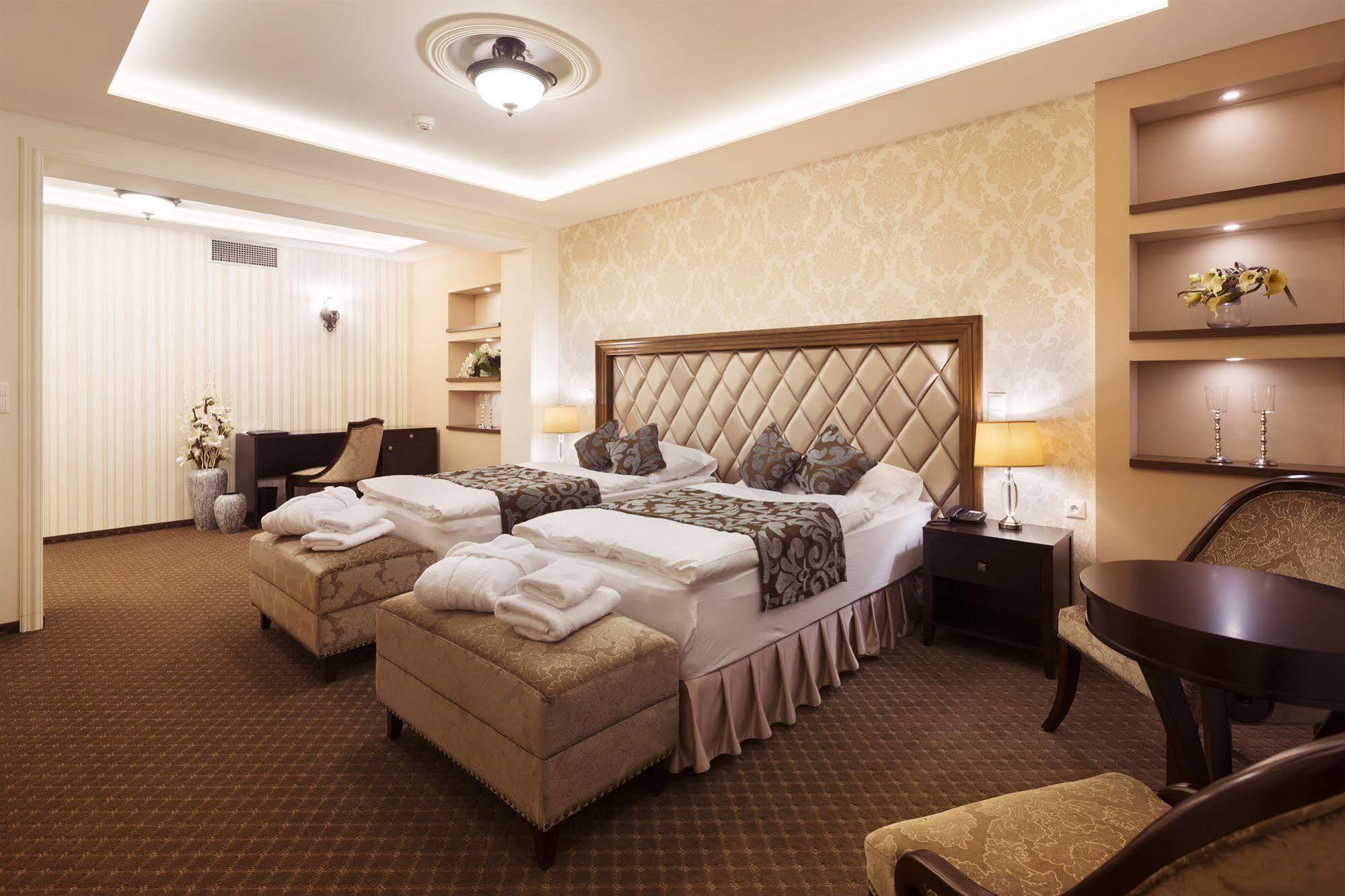 Hotel Dvorana Карлові Вари Екстер'єр фото
